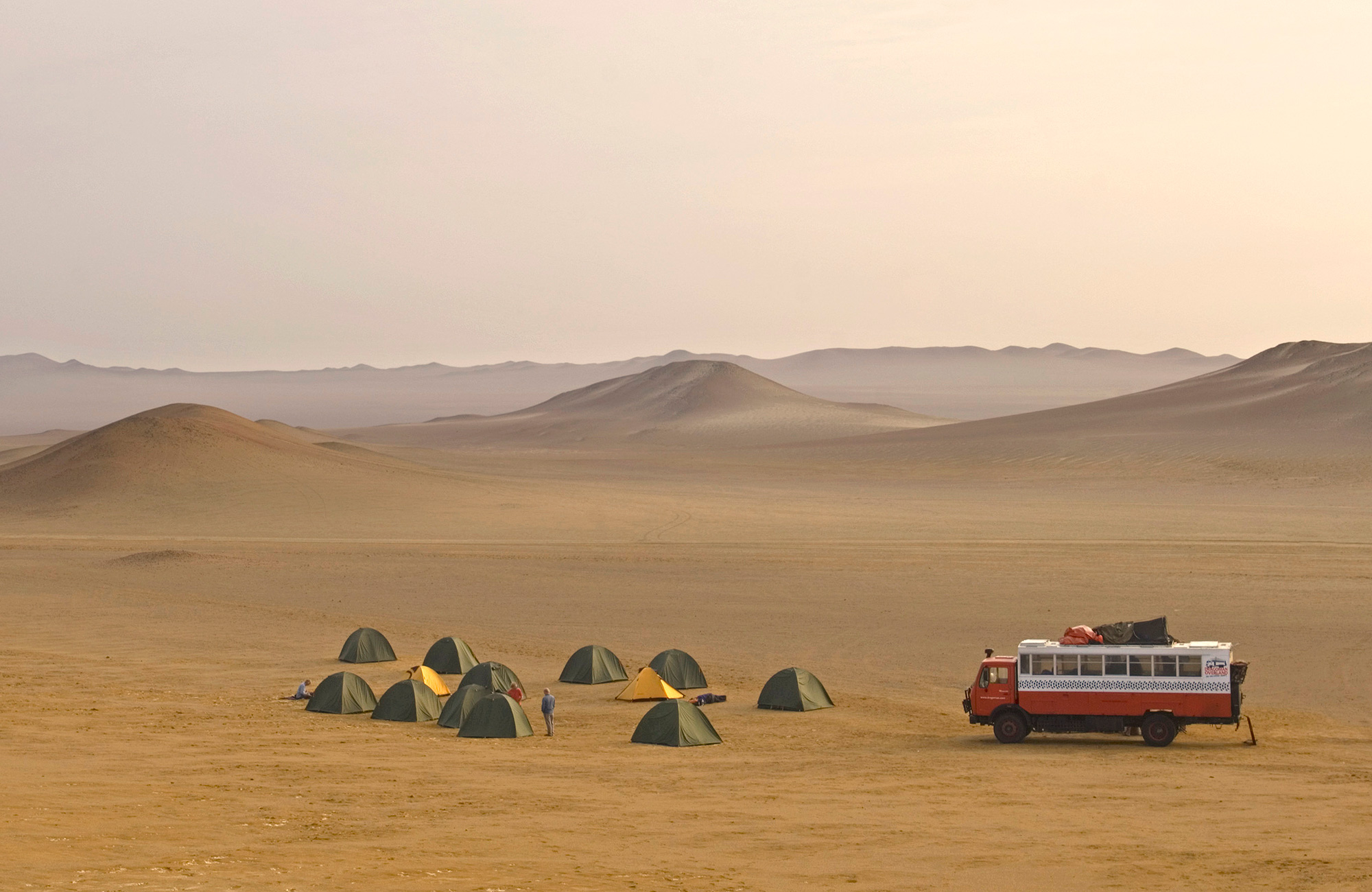 overland-overnigth-stop-desert-cover