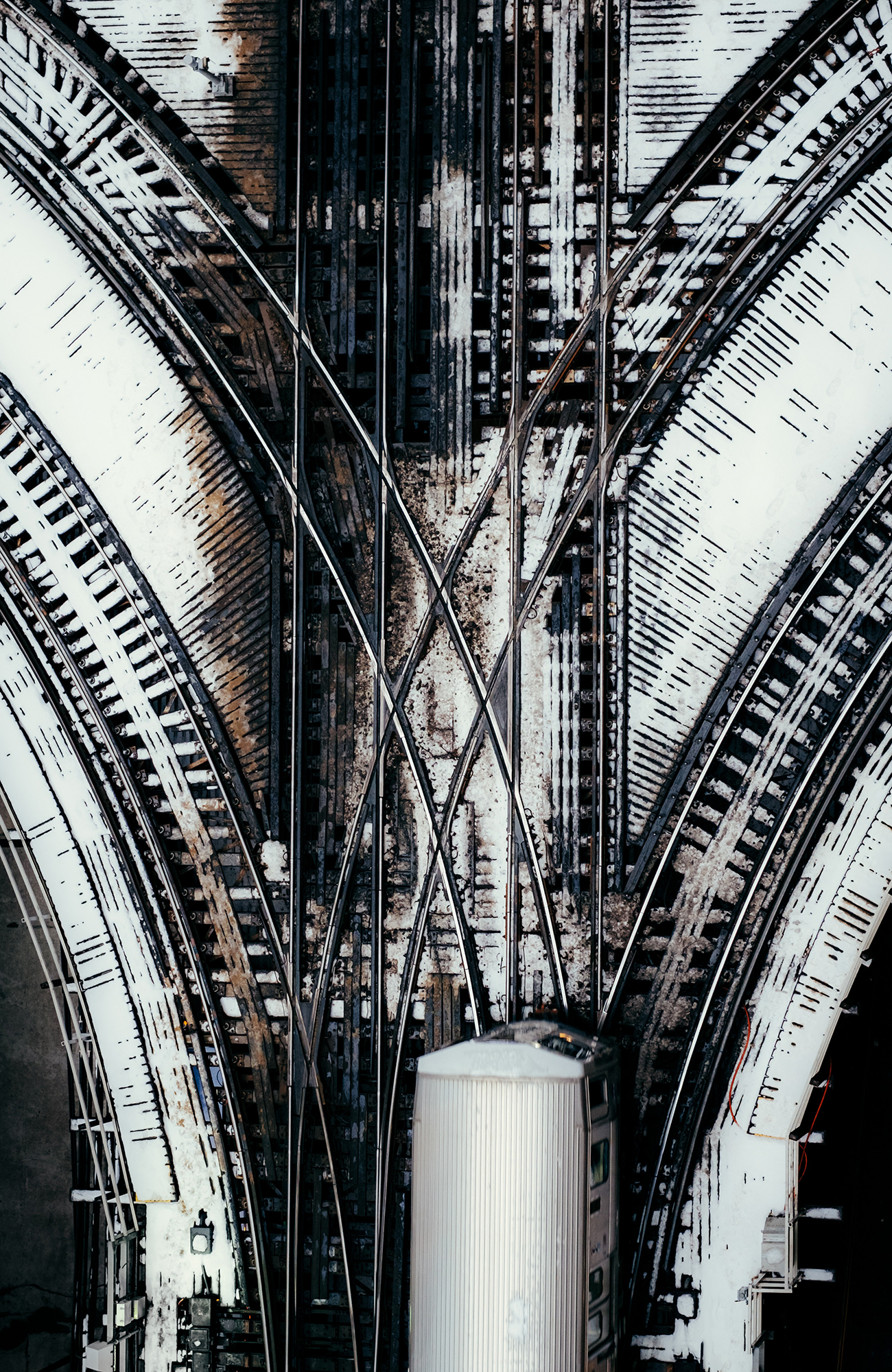 train-intersection-from-above-chicago-united-states-sidebar