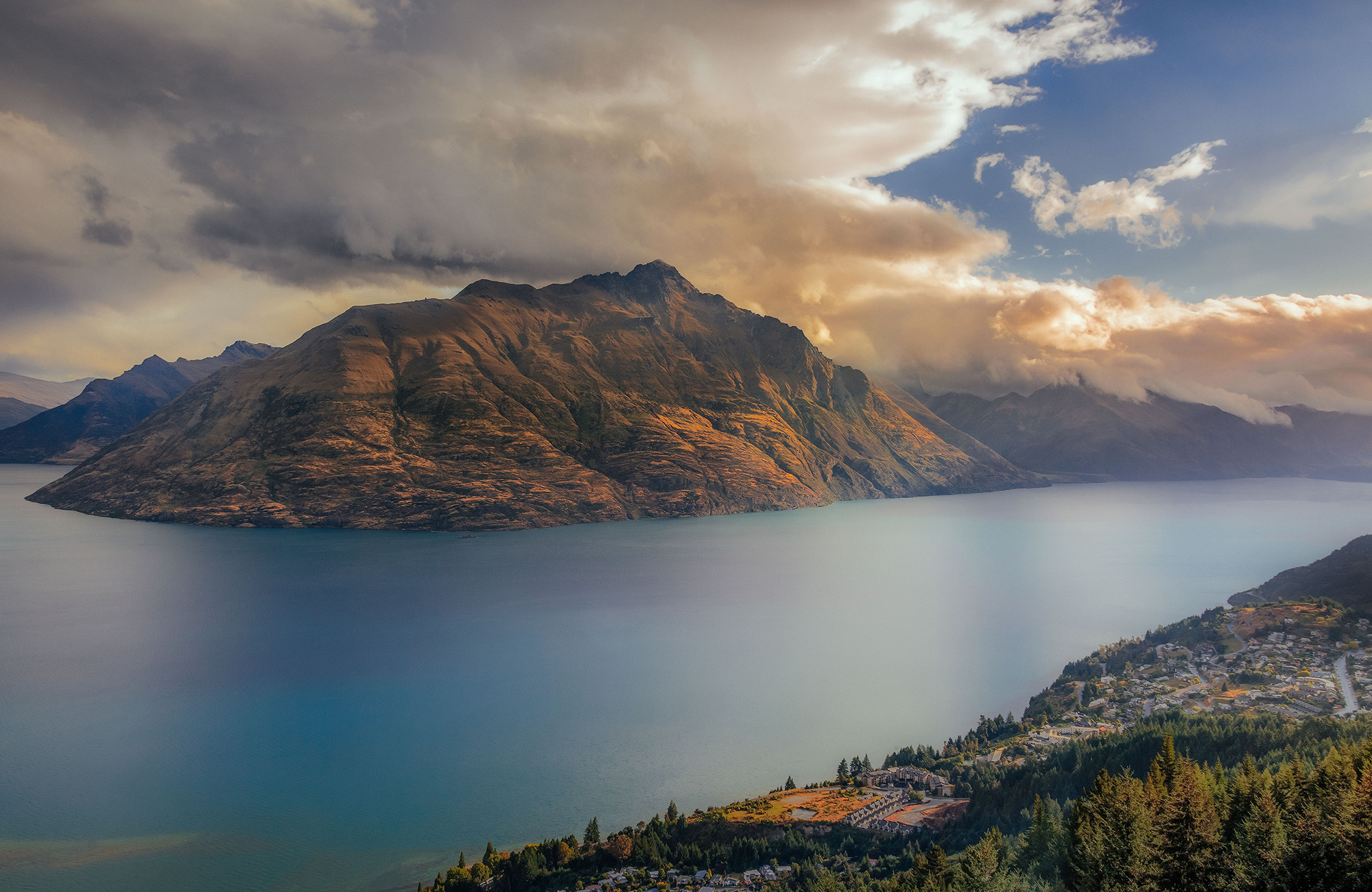 queenstown-city-view-with-rays-of-sun-cover