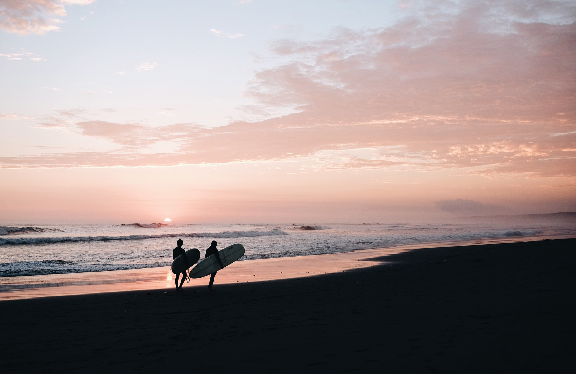 surfing-friends-with-surfboard-at-sunset-cover