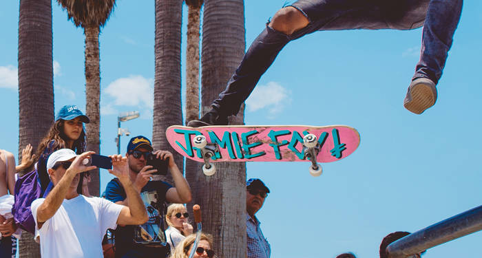 los-angeles-usa-california-beach-skateboard-sidebar