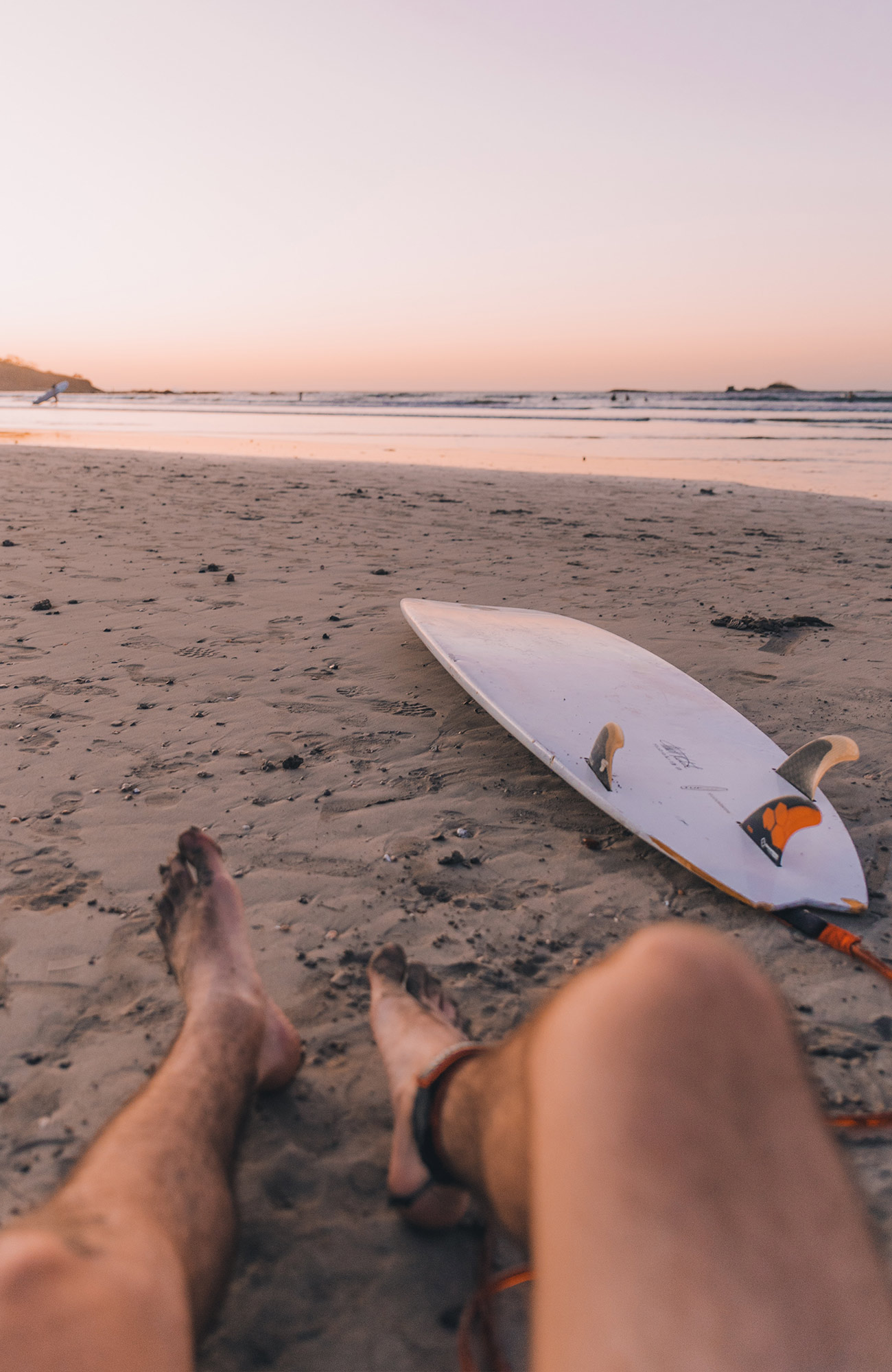 surfing-general-legs-surfboard-beach-sidebar