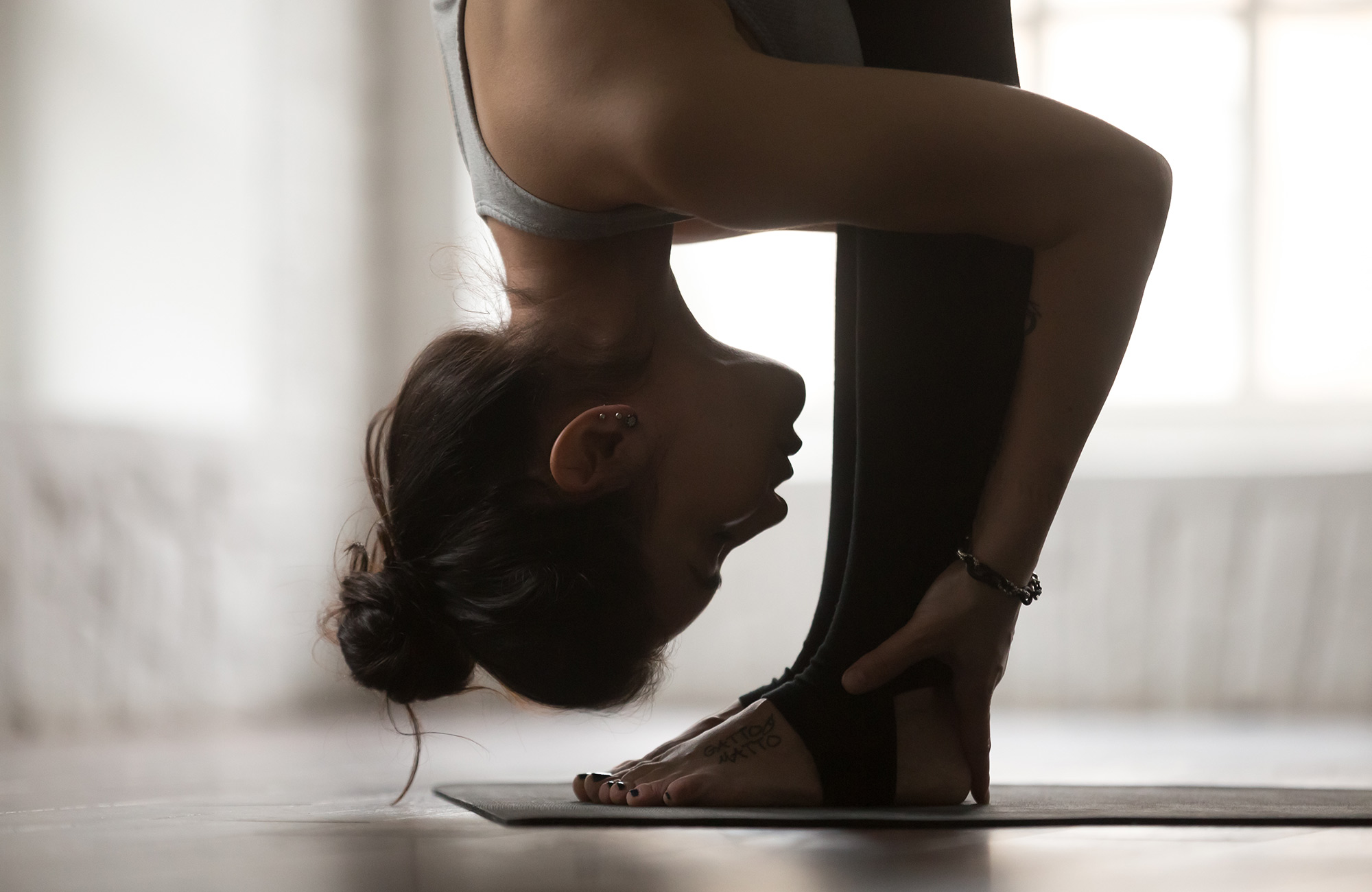 Kona í jógaferð í Portúgal að stunda jóga