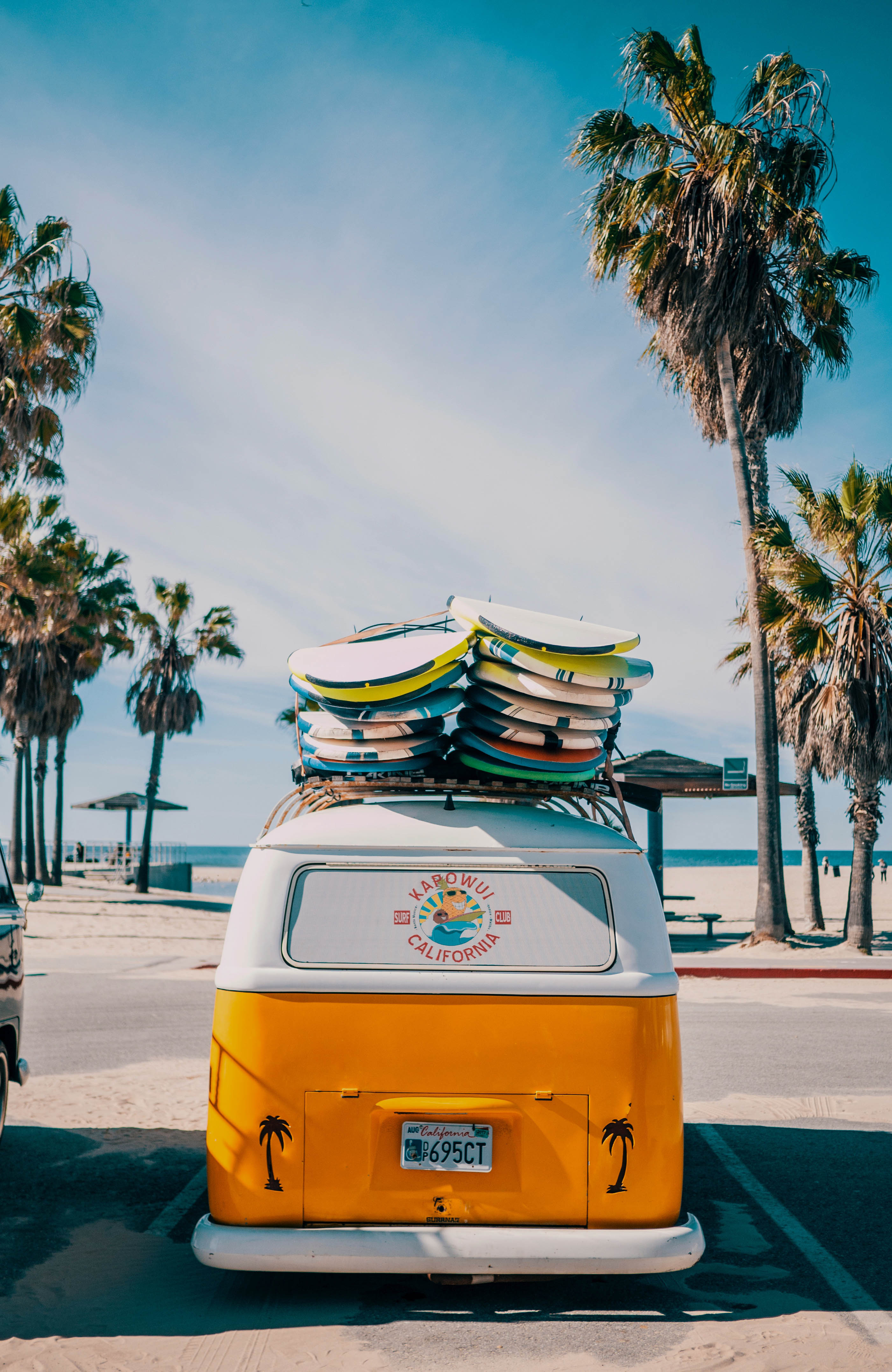travel-inspiration-old-vw-car-with-surfboards-sidebar