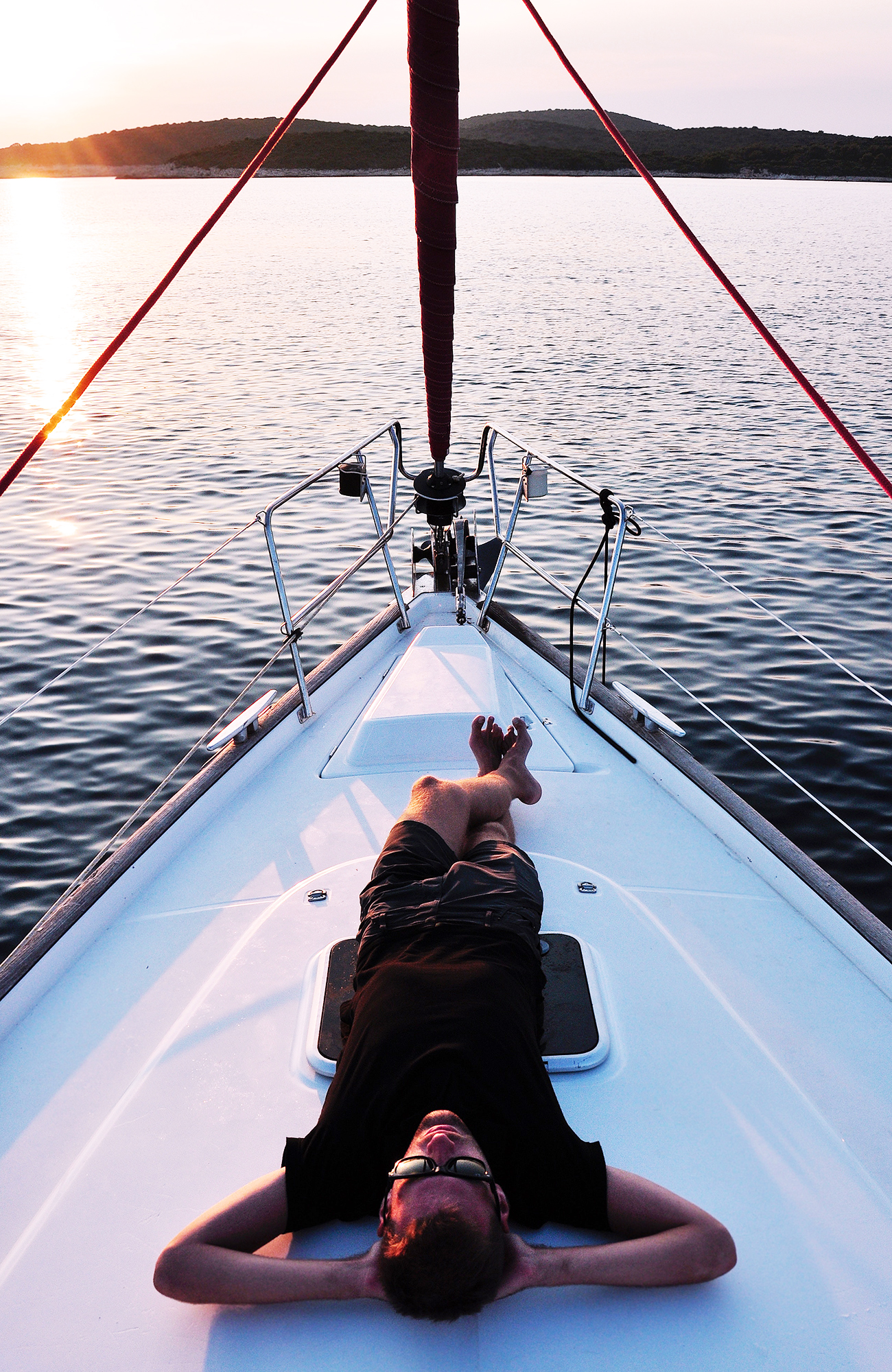 sailing-man-on-boat-sunset-sidebar