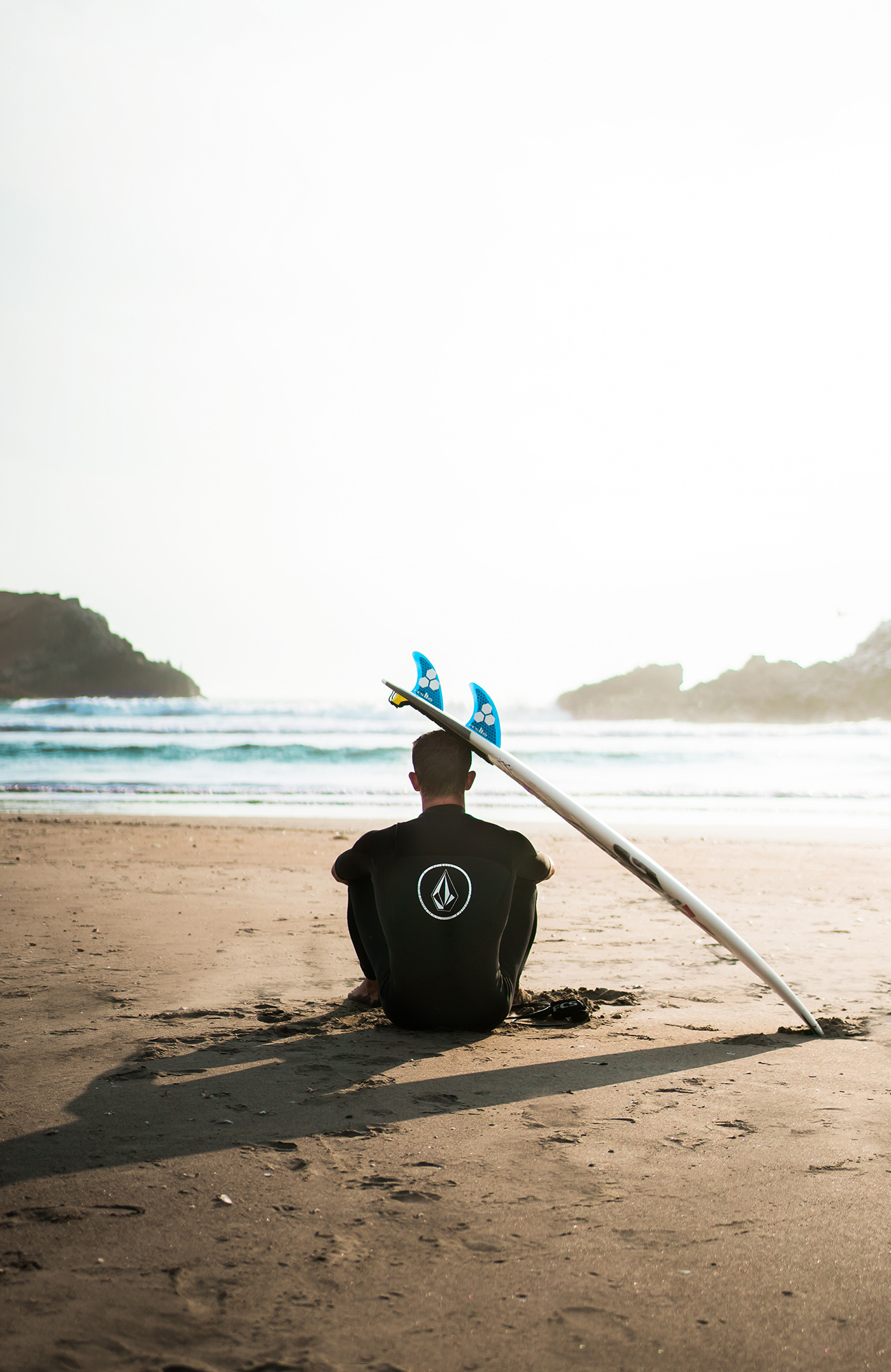 surfing-man-with-surfboard-on-head-sidebar