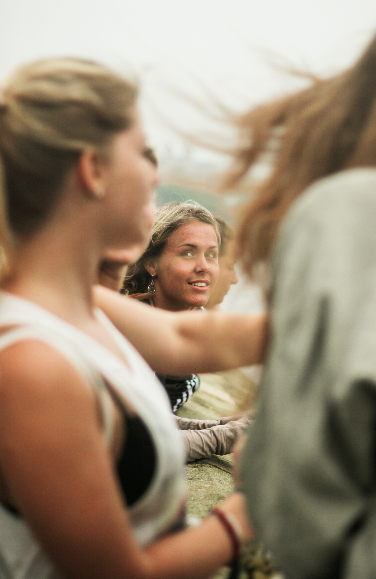 le-pin-sec-planet-woman-in-group