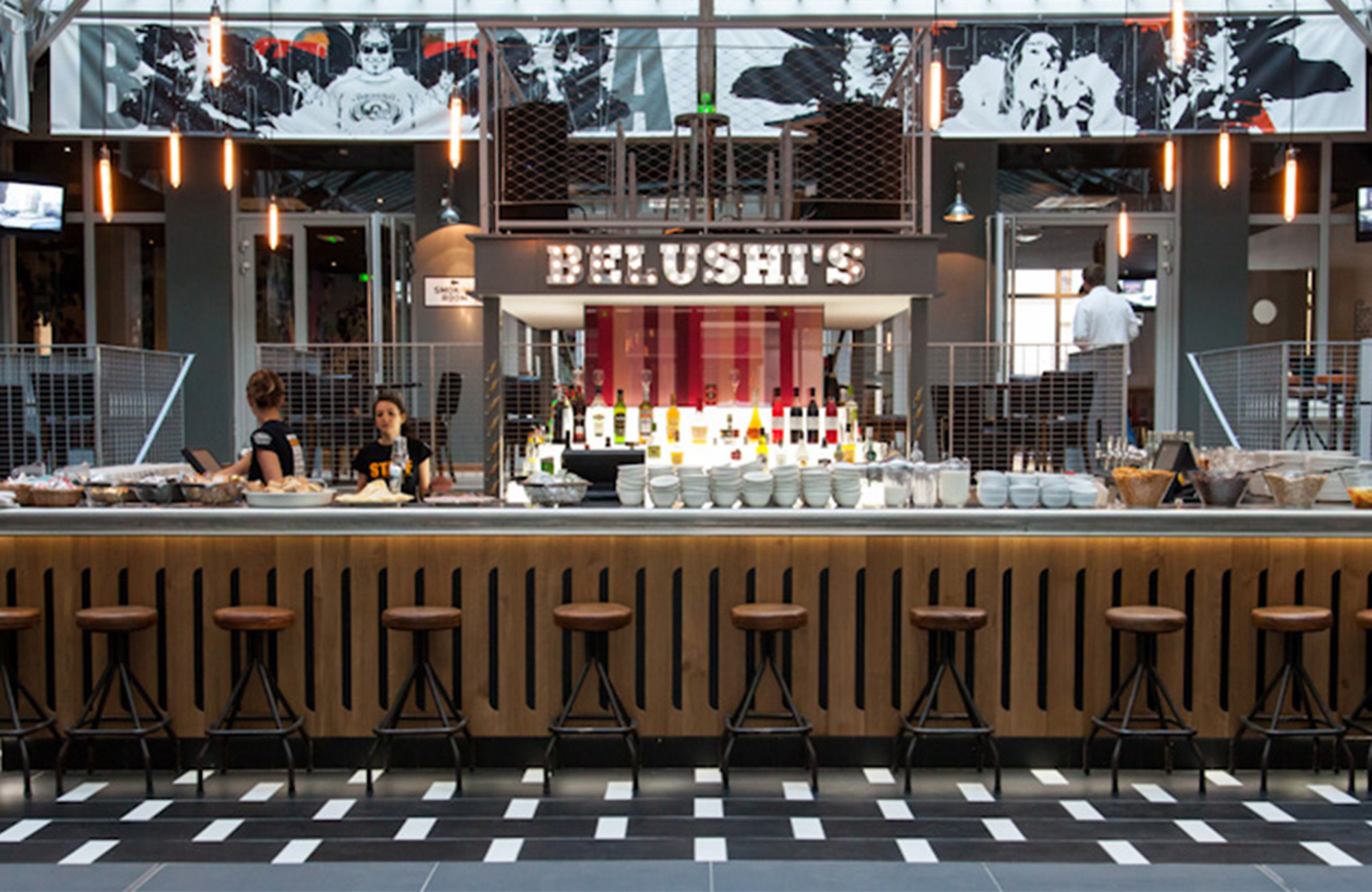 paris-st-christophers-inn-gare-du-nord-bar