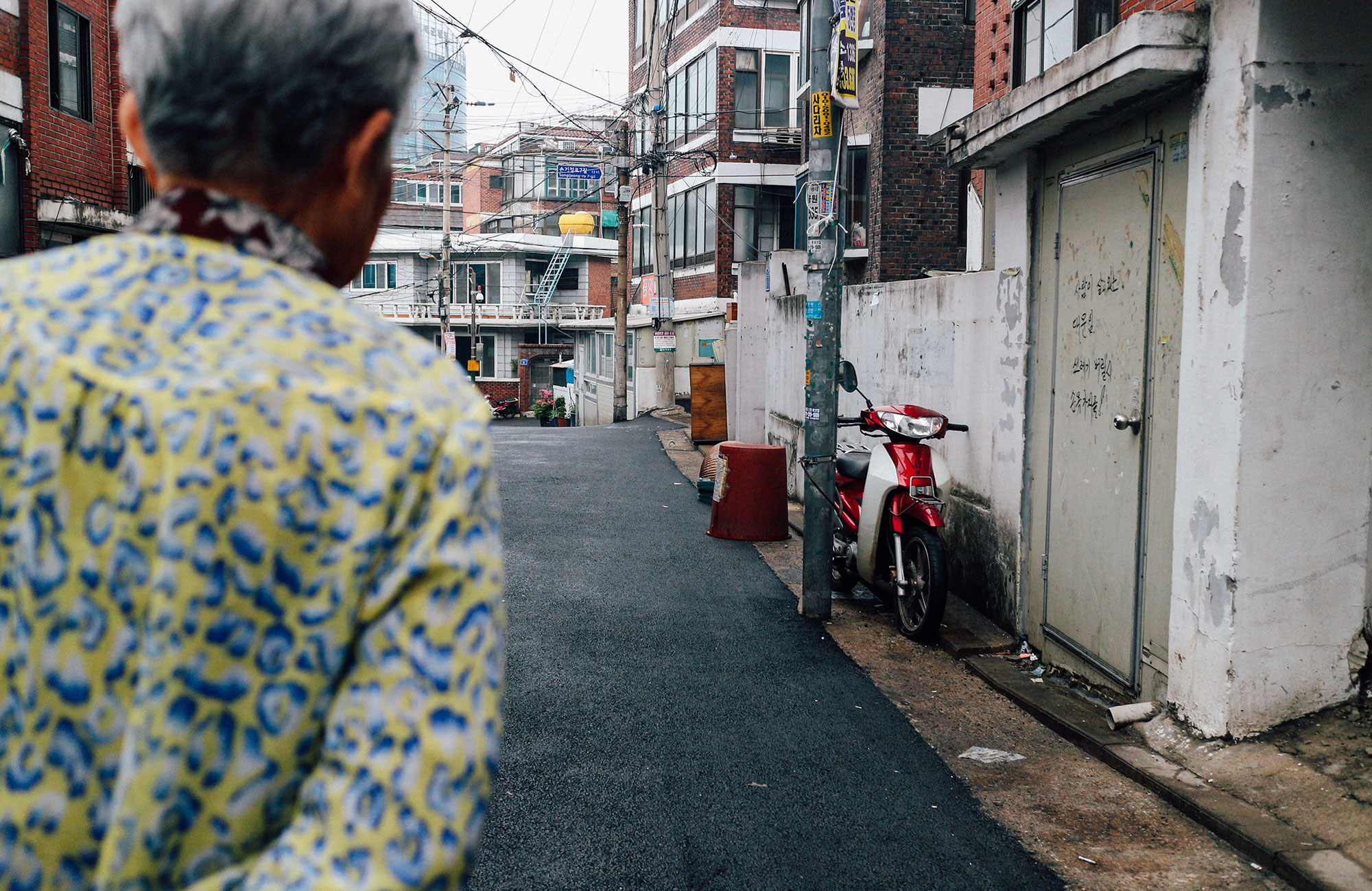south-korea-seoul-side-street