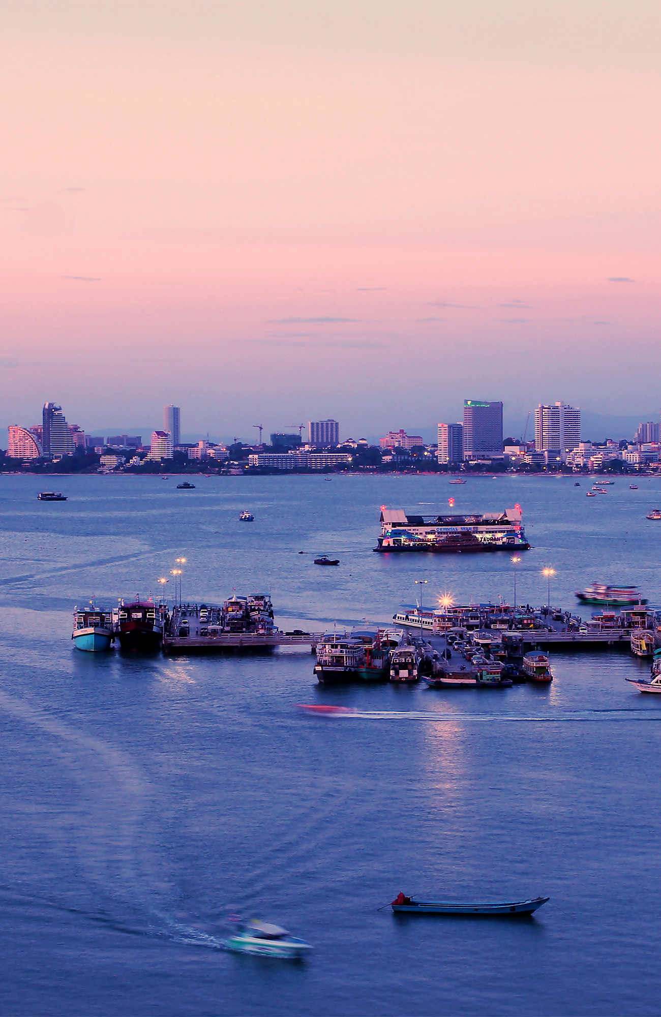 pattaya-thailand-harbor-city-view-sail-boats-sidebar
