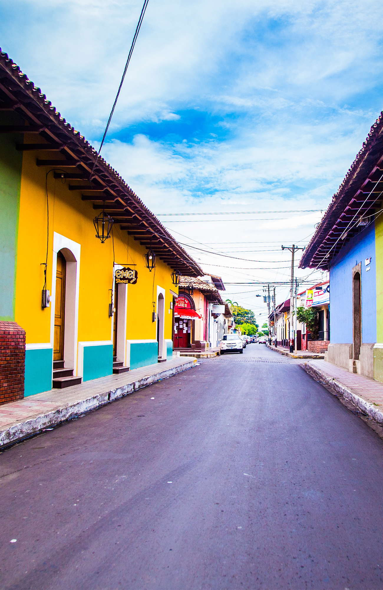 nicaragua-leon-village-colorful-houses-sidebar