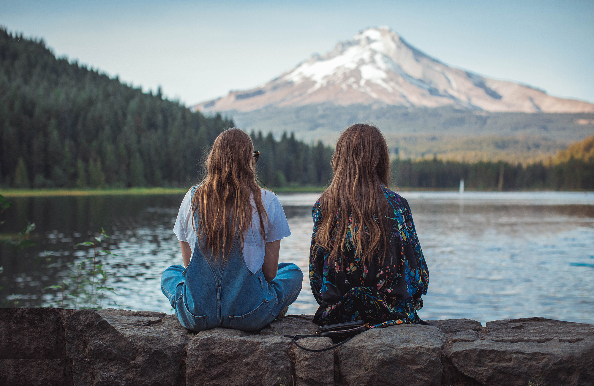 oregon-usa-trillium-lake-girlfriends-view-cover