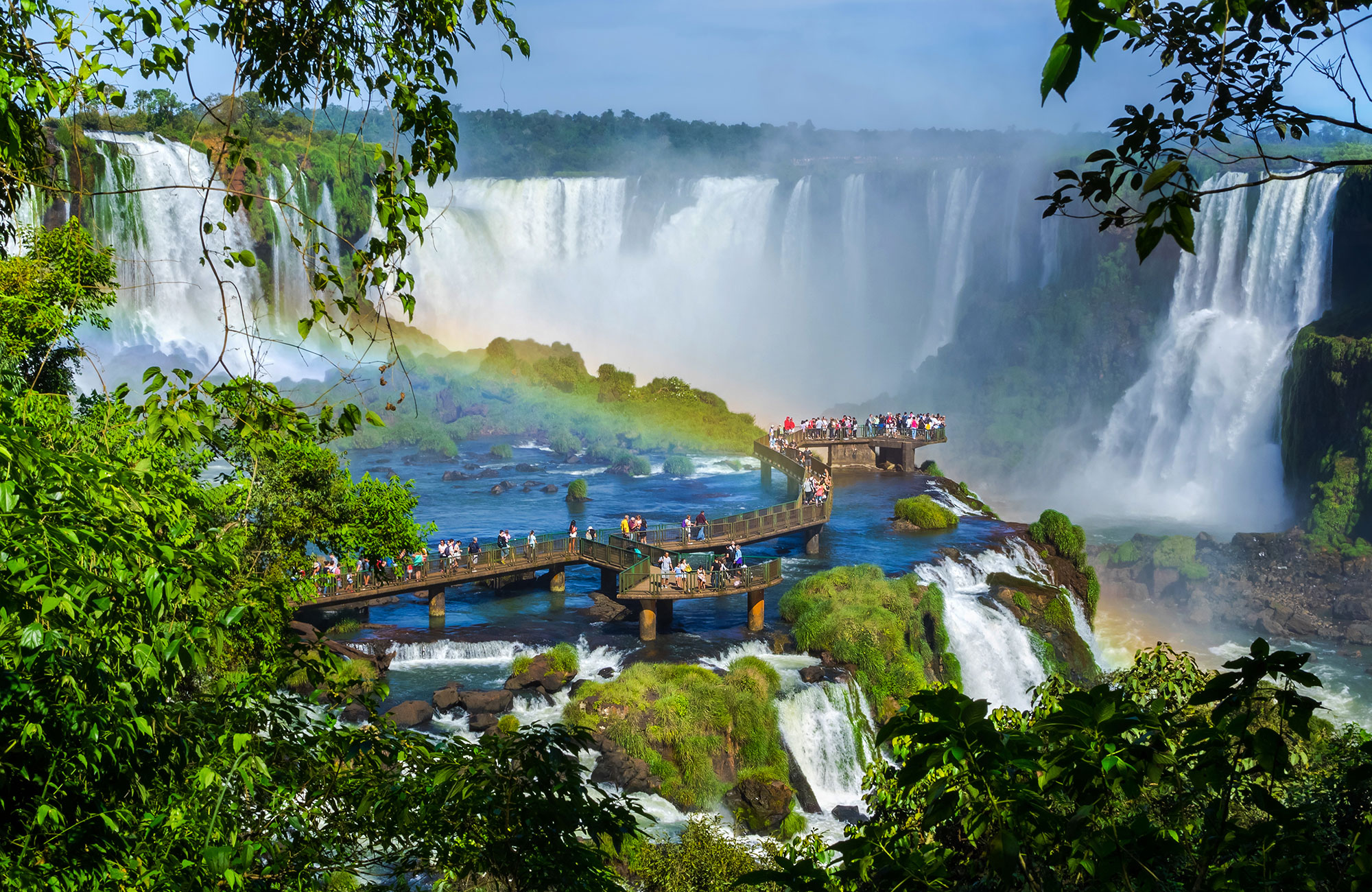 iguazu-falls-argentina-tourist-bridge