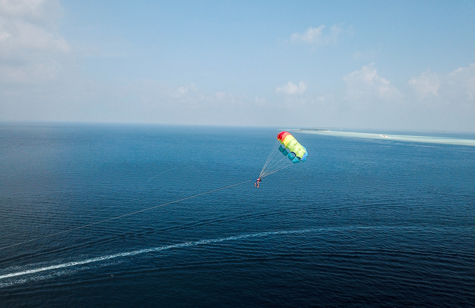 travel-inspiration-parasailing-sea