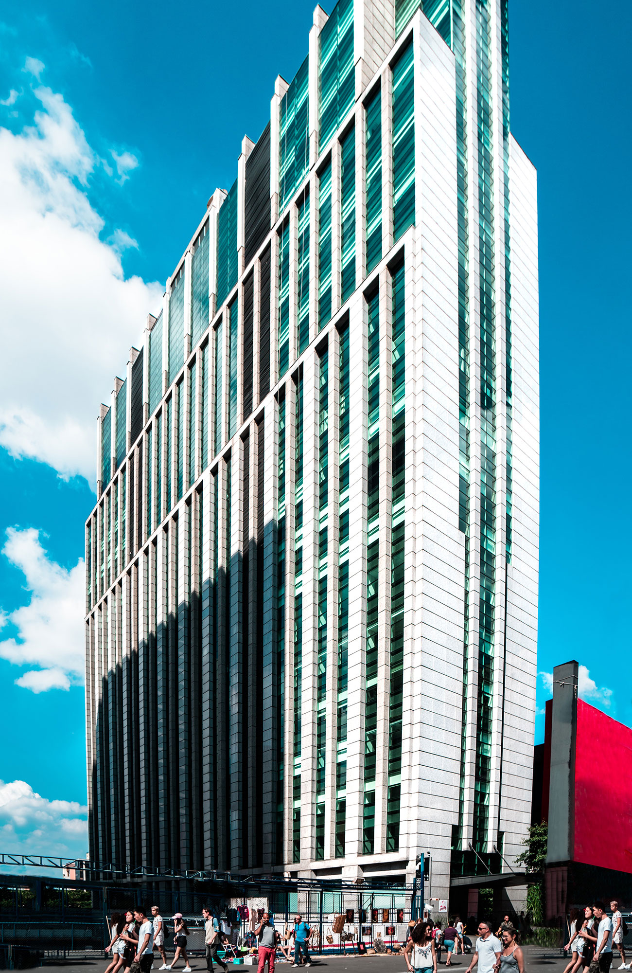 sao-paolo-brazil-tall-building-sidebar