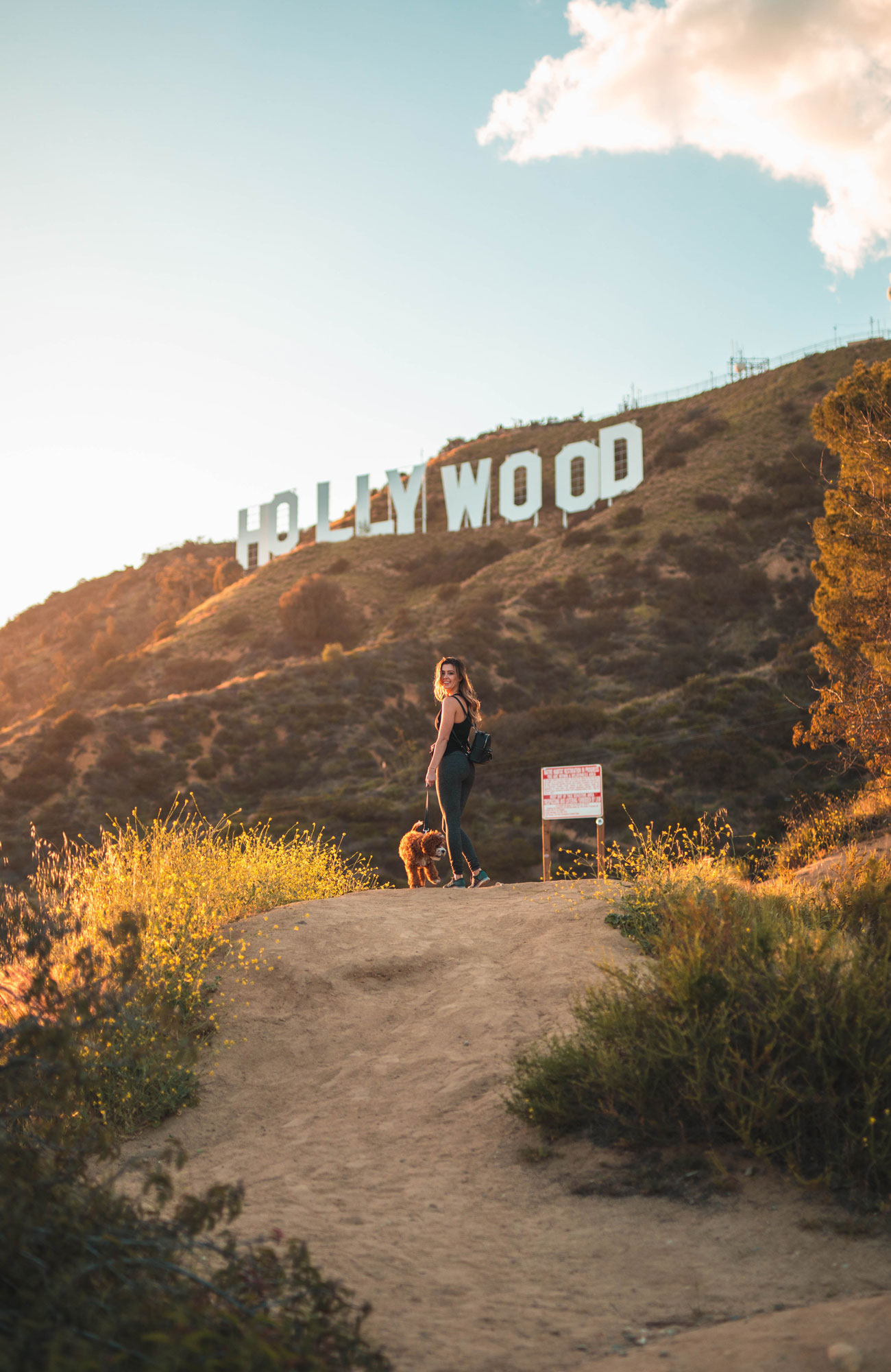 USA-LosAngeles-HollywoodSign-girl-sidebar