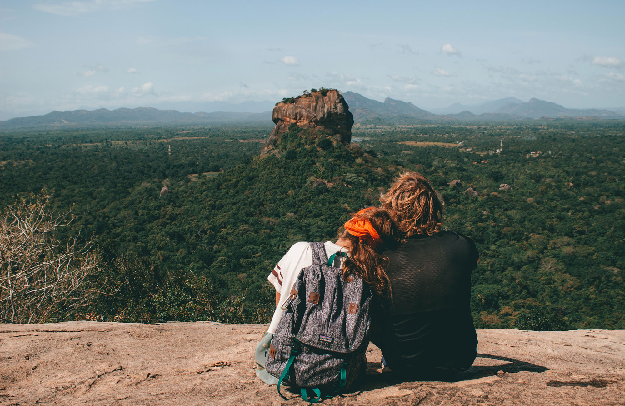 Sri-lanka-sigirya-people-sitting-on-rock