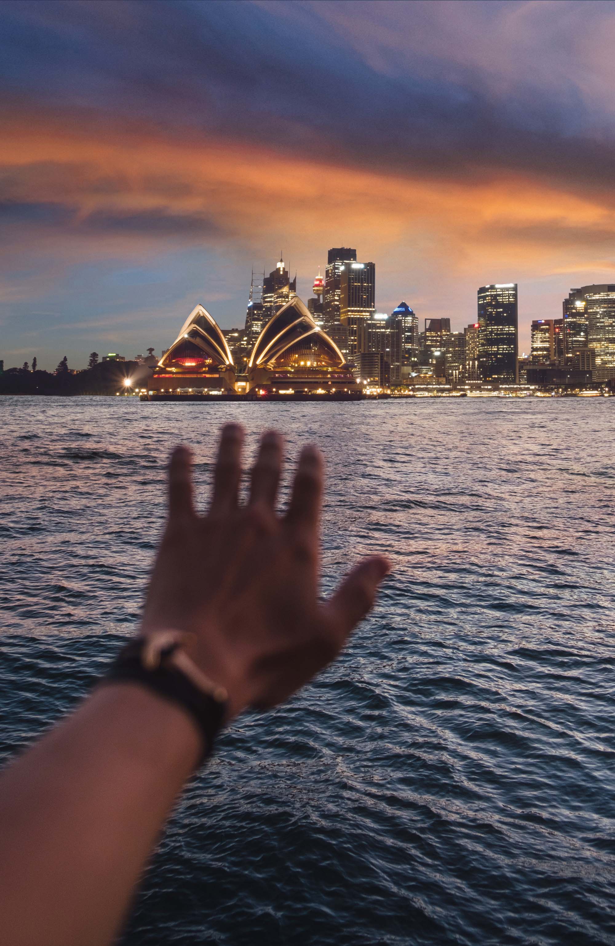 sydney-opera-hand-sidebar