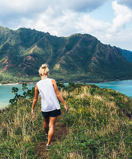 hawaii-woman-mountains-usa-sidebar