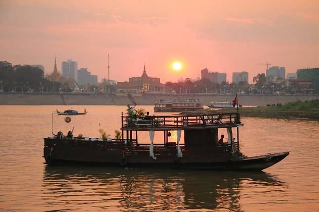 phnom-penh-sunset-cruise-on-the-me